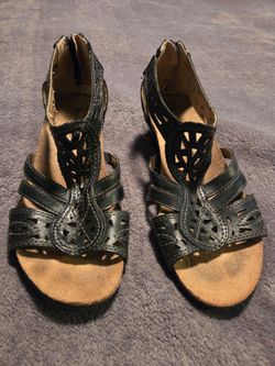Earth's origins black leather ankle strap sandals - Kingsley. Women's size 7 1/2.