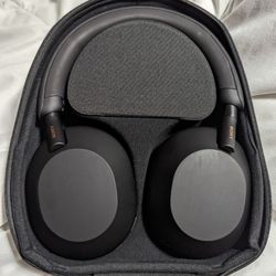 Sony XM5 Headphones