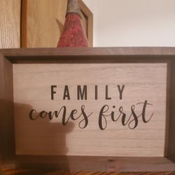 HALLMARK FAMILY COMES FIRST FRAMED WOOD QUOTE SIGN