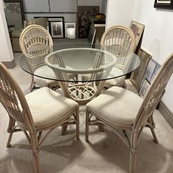 Kitchen Table W 4 Chairs