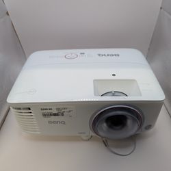 BENQ 1080P PROJECTOR TH671ST AND TRAVEL CASE 
