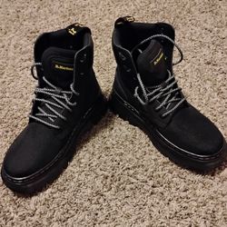 DOC MARTENS SIZE 6 IN MEN