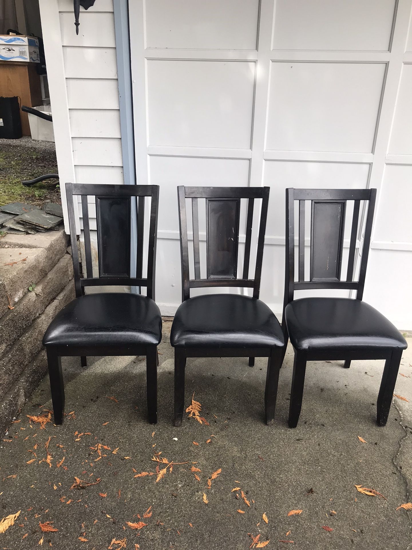 3 leather dining chairs with Wooden black for Sale in Everett, WA OfferUp