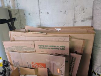 Bundle of 35 Moving Boxes (Includes Heavy-Duty Expandable TV Box)