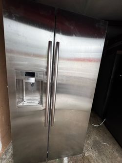 SAMSUNG REFRIGERATOR SIDE BY SIDE REALLY FANCY