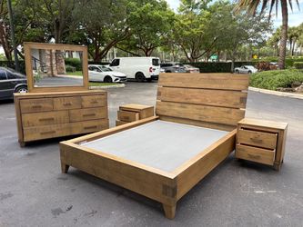 Beautiful Bedroom Set Queen Size Rustic Solid Wood Natural Wood Color Like New By Brazil Furniture