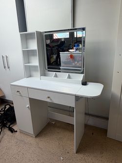 GIRLS VANITY $50