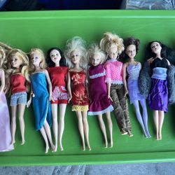 11x Barbie dolls (from 1999 to 2006)
