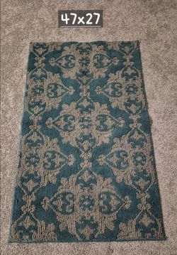 Nice Clean 47x27 Accent Rug