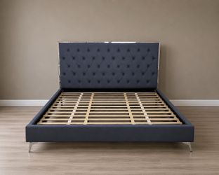 Bed frame leather / cama de piel