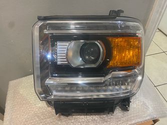 2014-2018 GMC Sierra left headlight