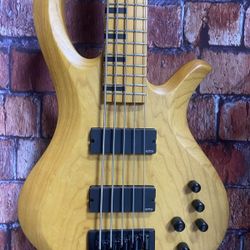 Schecter Riot 5 Bass