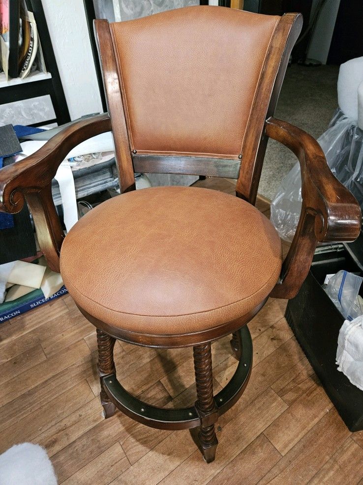 RE-UPHOLSTER CHAIRS, BARSTOOLS, DINING CHAIRS, STOOLS