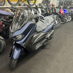 Brand New Fly Wing Qmax 200cc Gas Scooter 