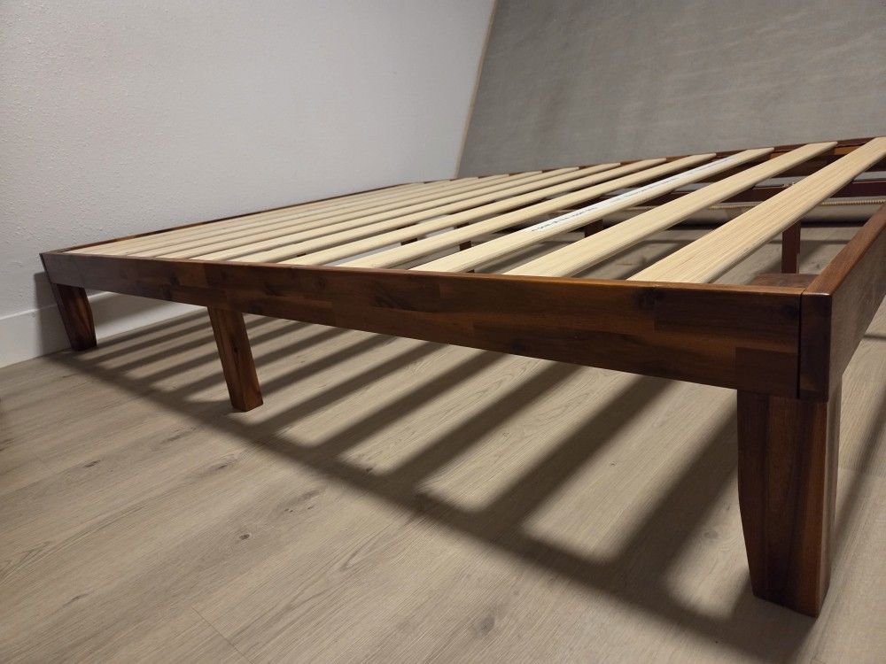 QUEEN SIZE BED FRAME