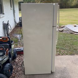 Refrigerator GE