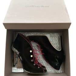 Gianvito Rossi Miral velvet ankle boots in an olive/black color with raspberry pink piping and laces