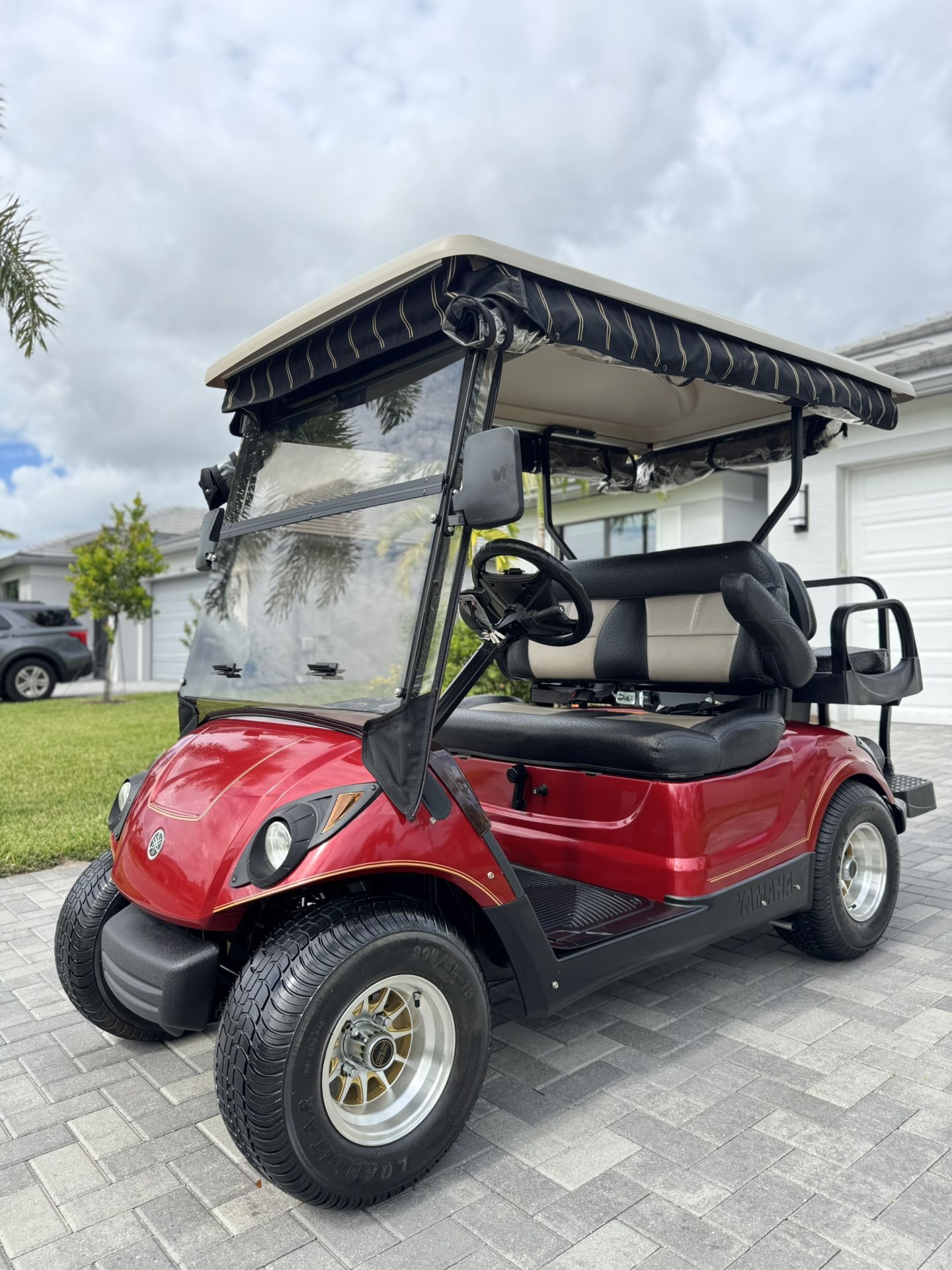 2014 Yamaha Gas Golf Cart (Like New)