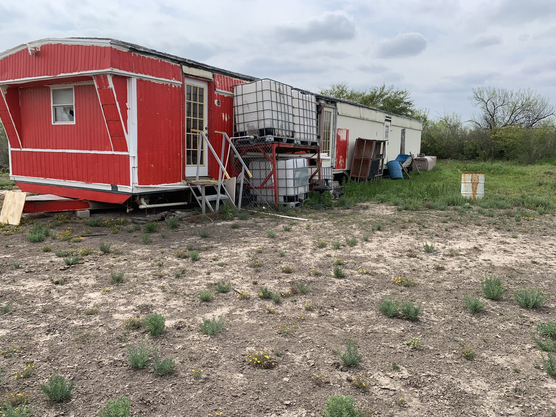 Mobile home for sale (needs fixing)