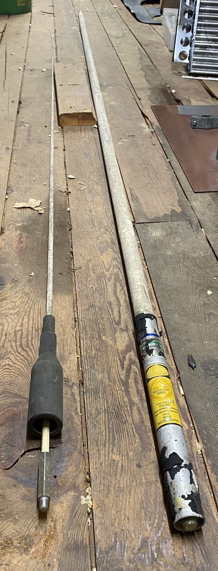 Shakespeare 18’ big stick CB / scanner antenna with mounts