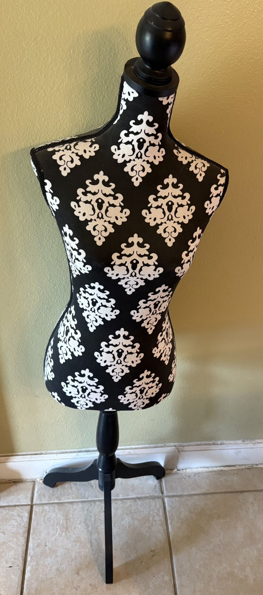 Mannequin Female Torso Dress Form Sewing Tripod Stand Black & White Design