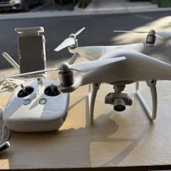 DJI  Phantom  4    Drone