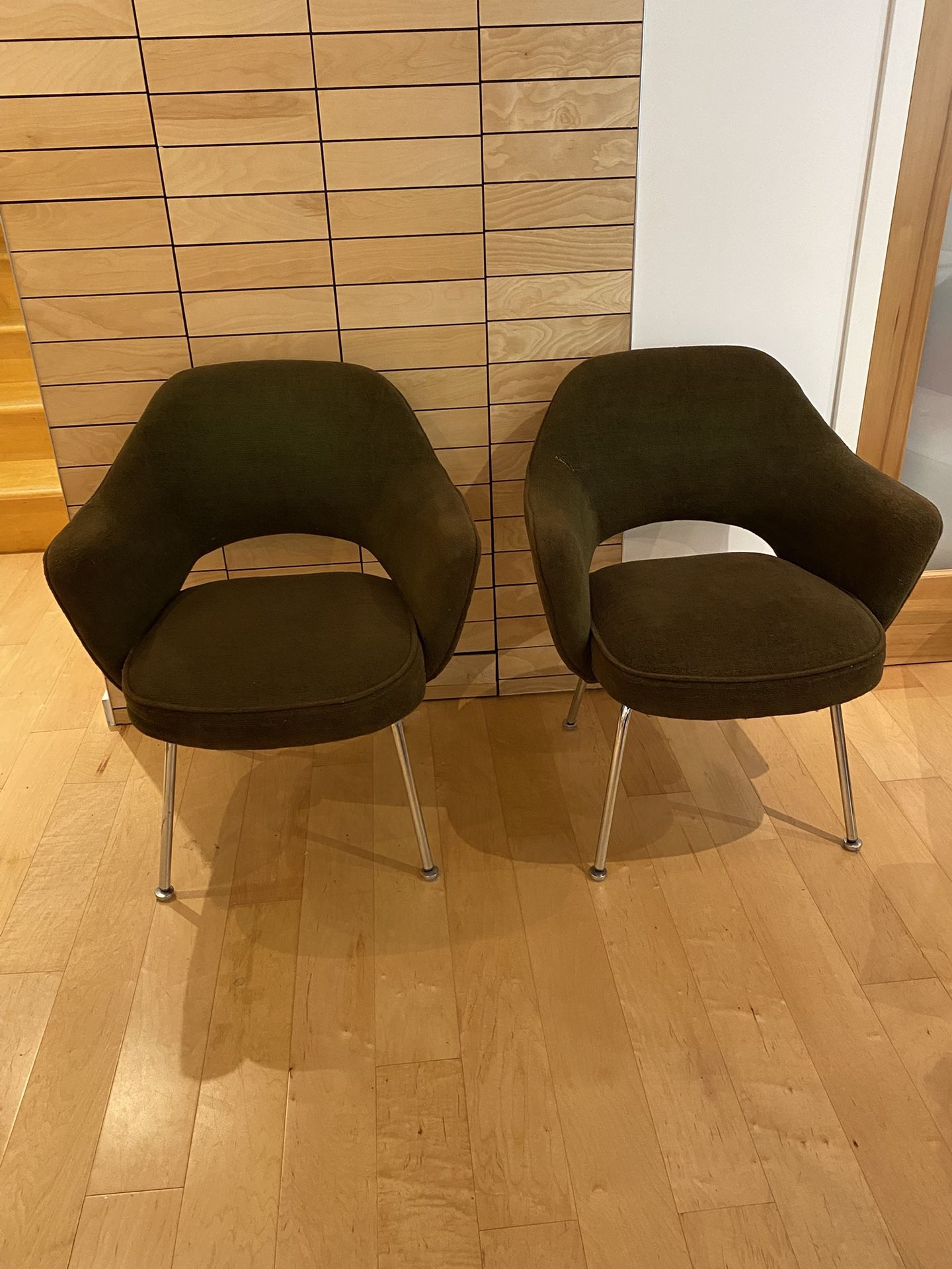 2 Vintage Saarinen Chairs