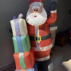 Christmas: Blow Up Santa’s 