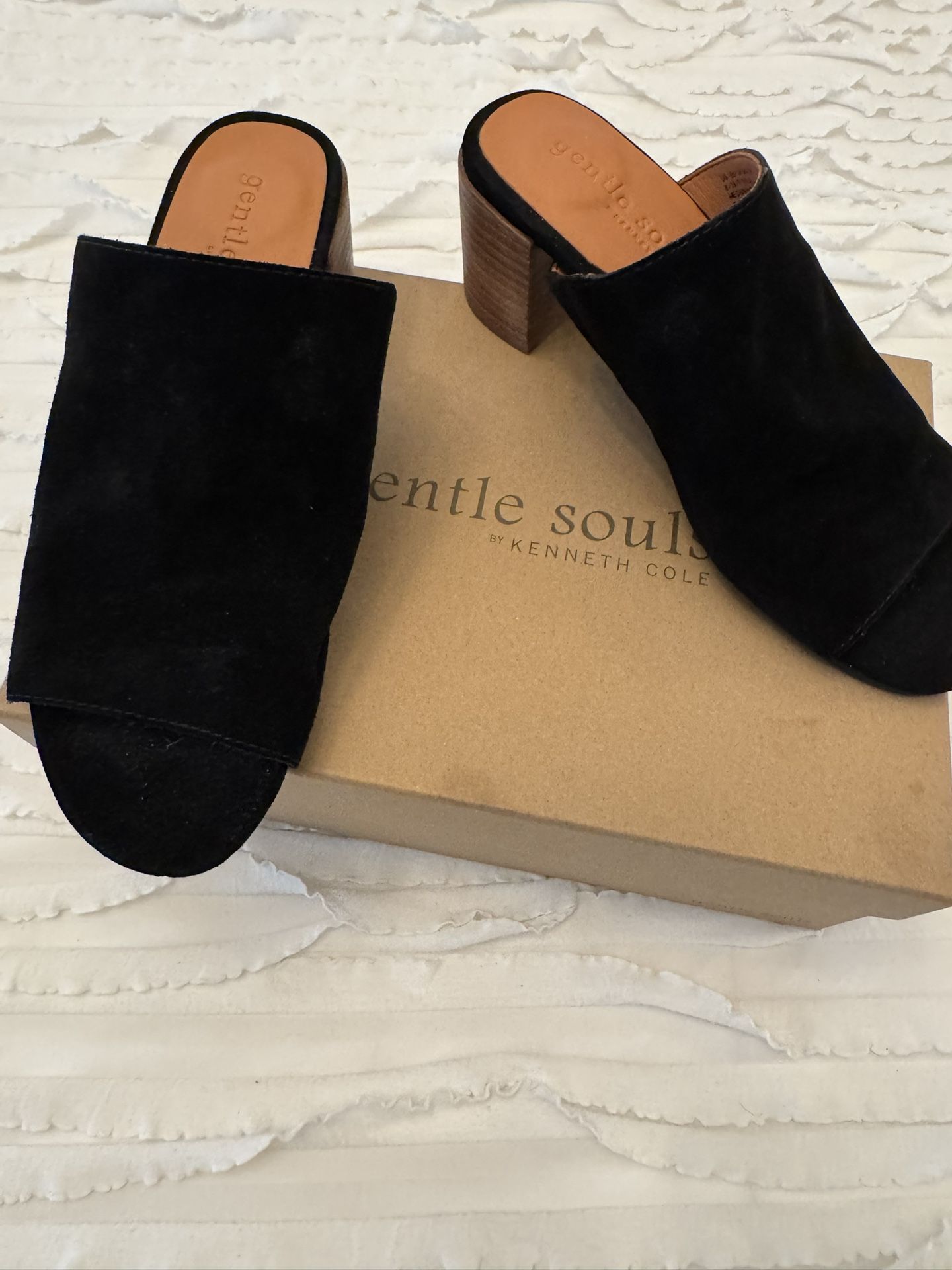 Black Velvet Pumps
