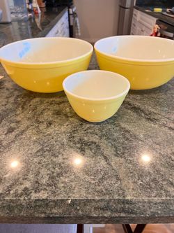 Vintage Pyrex yellow bowls from primary color set