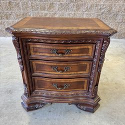 Mahogany Wooden Nightstand (3 drawers)