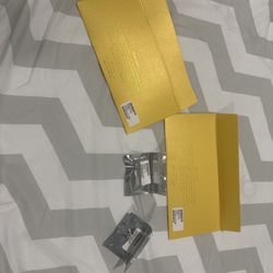 True diamond earrings with the authenticated certificate