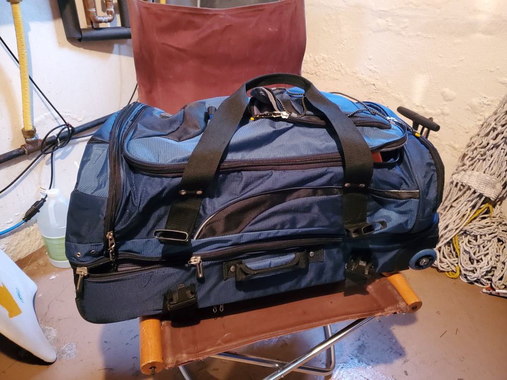 Rolling Duffel Bag / Suitcase Large