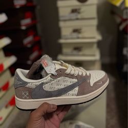 SIZE 9 TRAVI$ $COTTS NIKE COLLABS 😊✌️