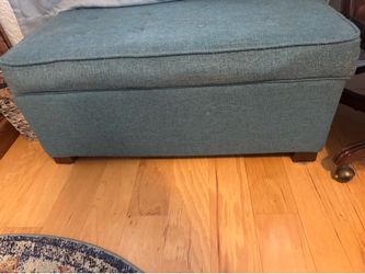 Turquoise tuft storage bench