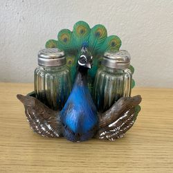 Peacock Salt and Pepper Shakers Novelty Animal Farm Country MCM Cottagecore