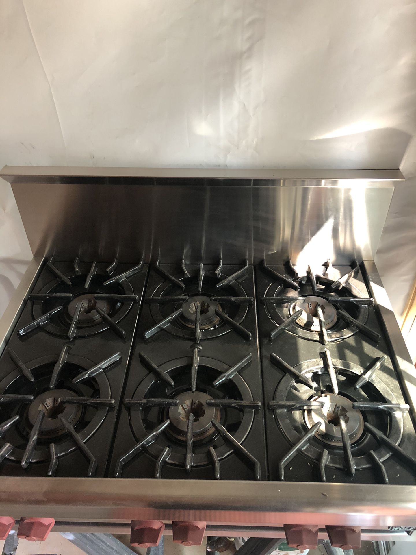 COOKTOP—Wolf Cooktop - Professional Series 36 inch (6 Burner)