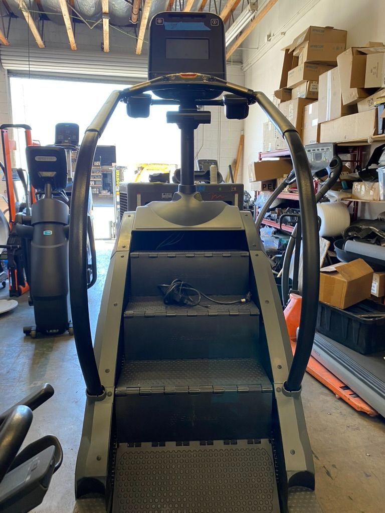 Stairmaster 8G Stepmill ( Delivery Included)