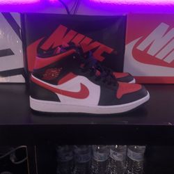 Jordan 1 Mid Bred Toe