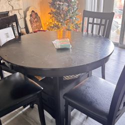 4 Chairs And Round Table 