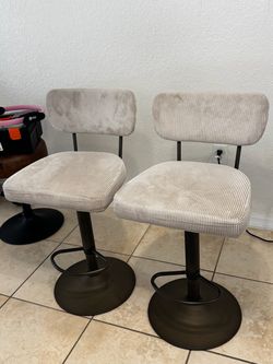 2 Bar stools