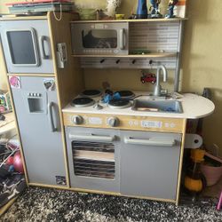 KidKraft Uptown Natural Play Kitchen with Chalkboard & Towel Rack