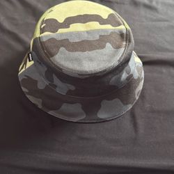 BURBERRY HAT