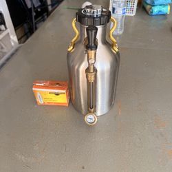 Growler Werks 64oz Growler