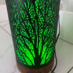 Essential Oil Diffuser, Metal Forest Oil Diffuser with 7 Colors Light
