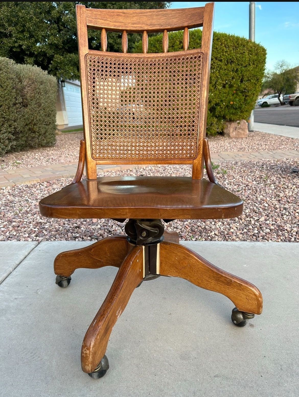 Mid Century Modern Cane Back Swivel Bankers Chair! 🪑