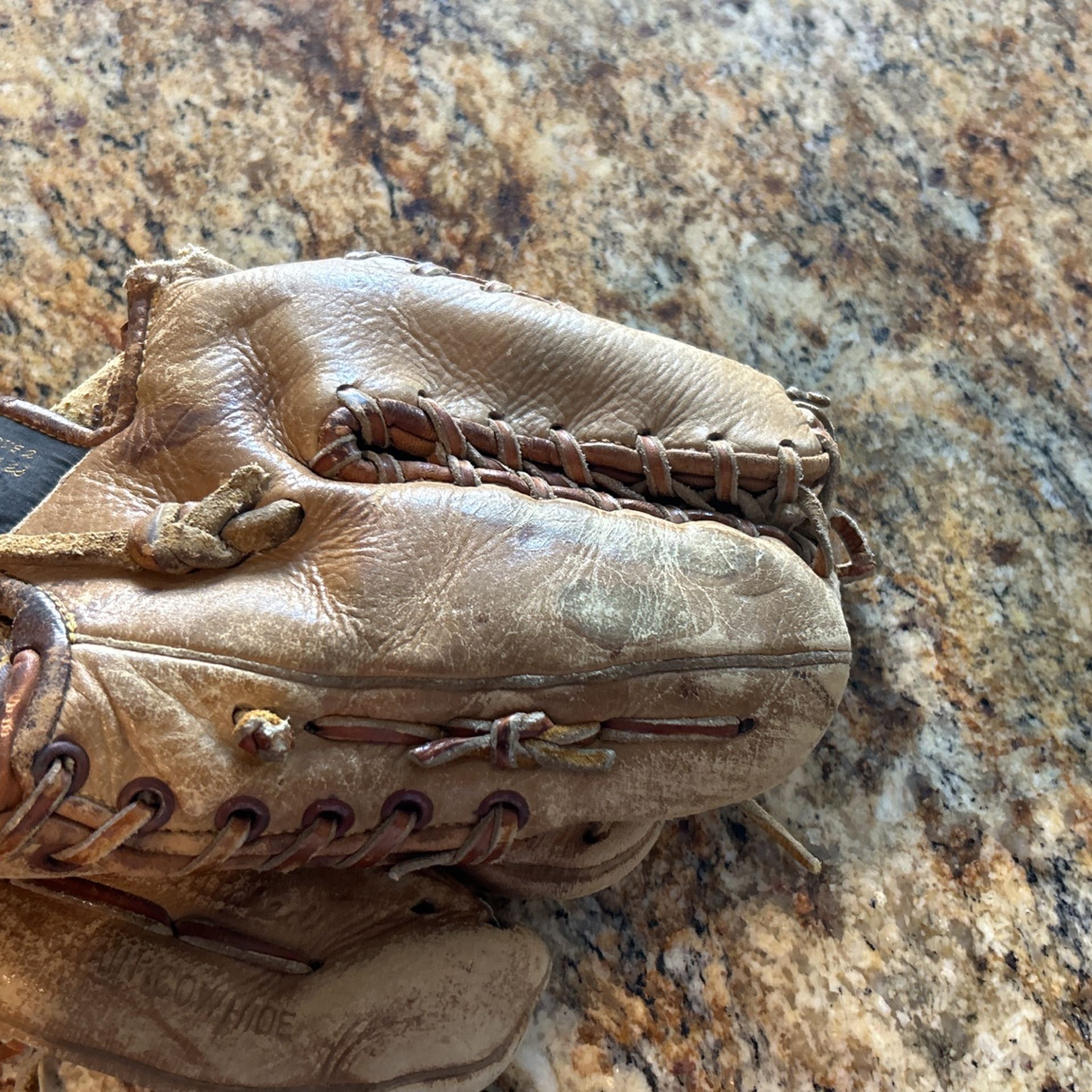 Vintage baseball gloves/6 finger model