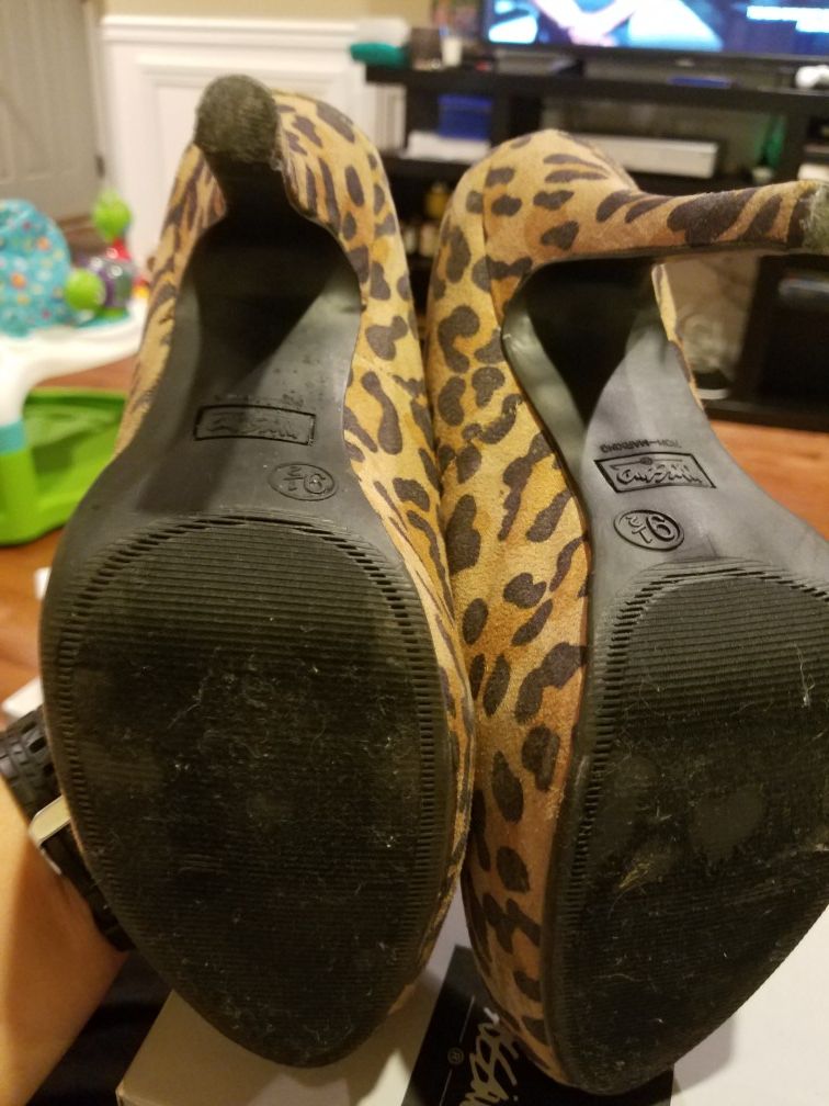 Ladies 9.5 pick up near oak lawn/burbank