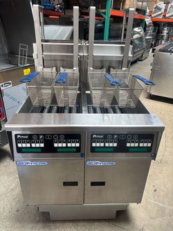 Pitco SSH60-2FD Gas Fryer (2) 60 LB Vats With Filtration & Basket Lifters #5402