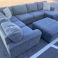 FREE DELIVERY - Ashely Double Sectional And pillows Gray Color - (Look My Profile For More Options)